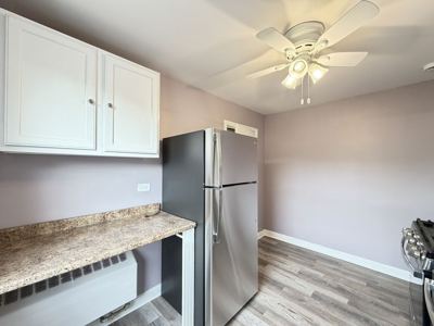 2 BR for rent — 2057 E 72nd St #4, Chicago 7