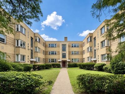 2 BR for rent — 2057 E 72nd St #4, Chicago 1