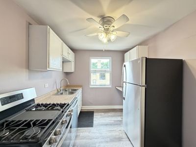 2 BR for rent — 2057 E 72nd St #4, Chicago 3
