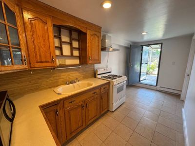 1 BR for rent — 914 Pierce Ave #B, Bronx 5