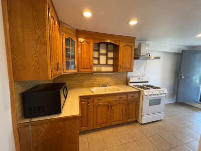 1 BR for rent — 914 Pierce Ave #B, Bronx 6