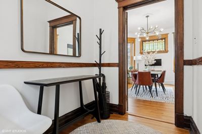 3 BR for rent — 1419 W Winona St #2, Chicago 4