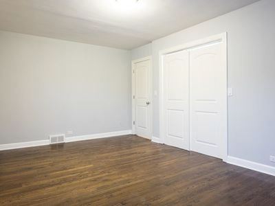 3 BR for rent — 2910 W Touhy Ave APT 1, Chicago 4