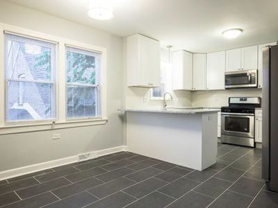3 BR for rent — 2910 W Touhy Ave APT 1, Chicago 5