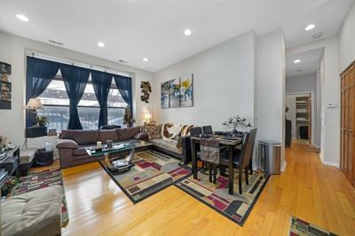 1 BR for rent — 811 W Eastwood Ave, Chicago 2