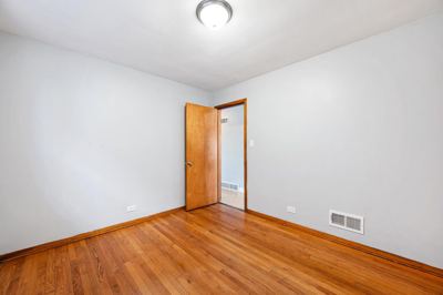 3 BR for rent — 5861 N Nagle Ave #1, Chicago 8
