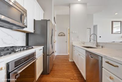 2 BR for rent — 1350 W Fullerton Ave APT 302, Chicago 8