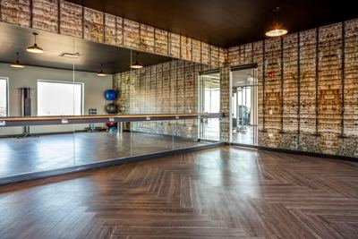 Studio for rent — 811 W Agatite Ave, Chicago 8