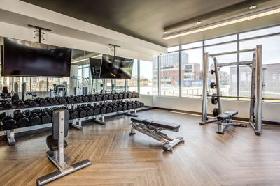 Studio for rent — 811 W Agatite Ave, Chicago 3