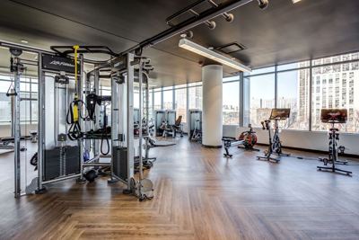 Studio for rent — 811 W Agatite Ave, Chicago 2