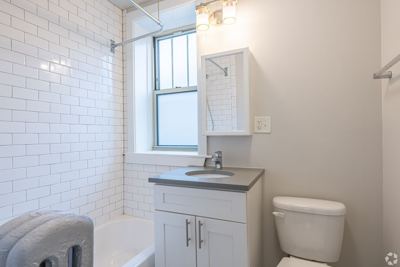 1 BR for rent — 1310 E Hyde Park Blvd, Chicago 7
