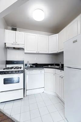 Studio for rent — 220 E 24th St, New York 4