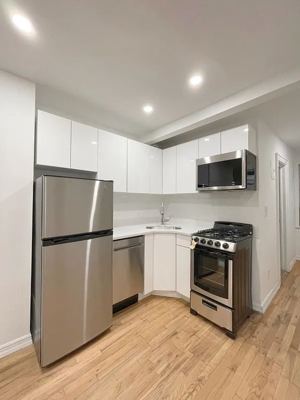 Studio for rent — 60 W 8th St APT 1E, New York 2