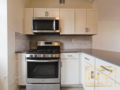 1 BR for rent — 30-64 34th St #5F, Astoria 3