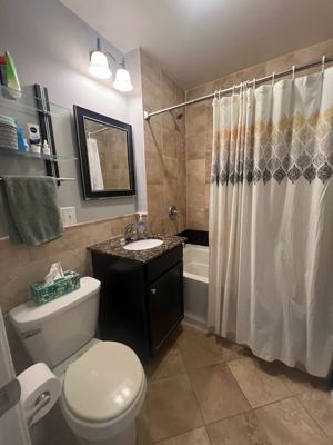 2 BR for rent — 7021 N Greenview Ave, Chicago 5