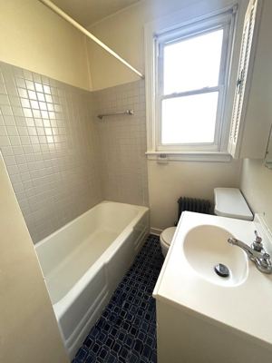 1 BR for rent — 1762 W Morse Ave, Chicago 2