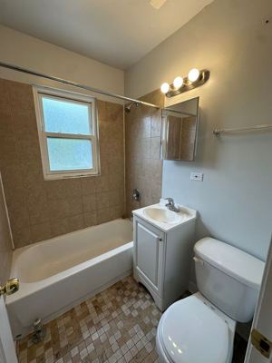 1 BR for rent — 7027-7033 N Glenwood Ave, Chicago 7