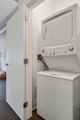 Studio for rent — 1980 N Milwaukee Ave, Chicago 8