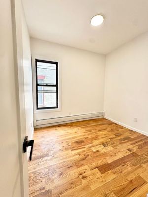 3 BR for rent — 762 Beck St, Bronx 8