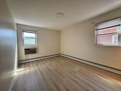 1 BR for rent — 928 Throggmorton Ave, Bronx 7