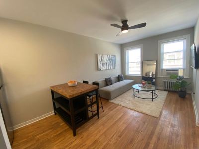 Studio for rent — 3248-50 N Pulaski Rd, Chicago 4