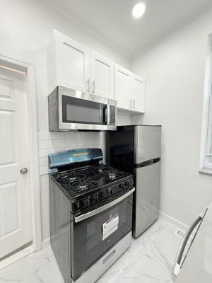 2 BR for rent — 496 Grand St #2B, Brooklyn 5