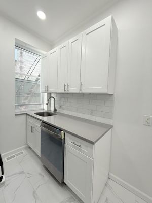 2 BR for rent — 496 Grand St #2B, Brooklyn 4