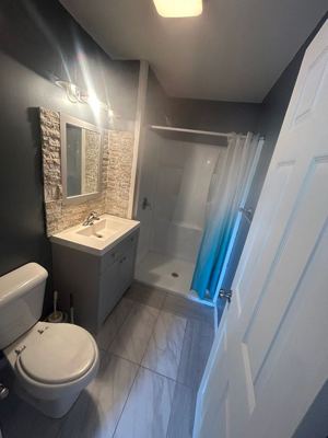2 BR for rent — 644 W 49th St #1F, Chicago 5