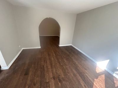 2 BR for rent — 644 W 49th St #1F, Chicago 3