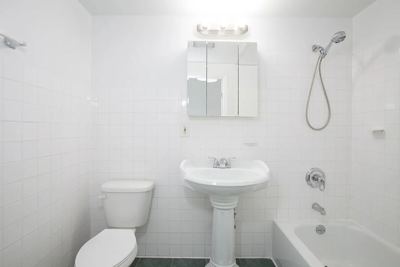 Studio for rent — 248 McKibbin St, Brooklyn 5