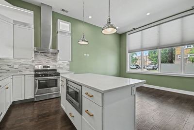 2 BR for rent — 3101 N California Ave #1, Chicago 5