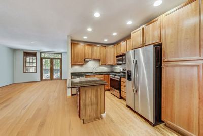 3 BR for rent — 917 W Lakeside Pl APT 1W, Chicago 3