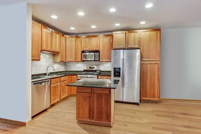 3 BR for rent — 917 W Lakeside Pl APT 1W, Chicago 2