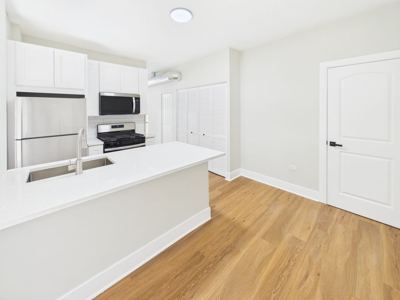 2 BR for rent — 2824 W Cermak Rd #1F, Chicago 2