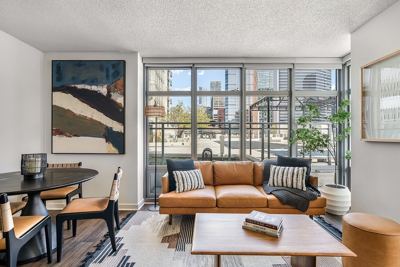 Studio for rent — 555 W Kinzie St, Chicago 2