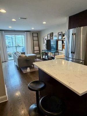 3 BR for rent — 3303 N Southport Ave APT 2R, Chicago 3