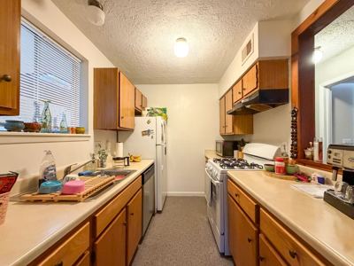 2 BR for rent — 1009 E 16th St #101, Austin 3