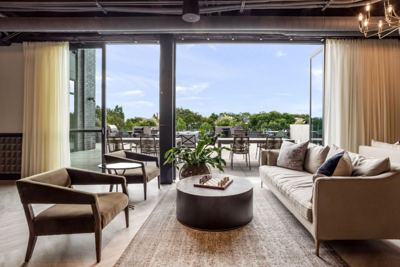 Studio for rent — 2522 N Milwaukee Ave, Chicago 3