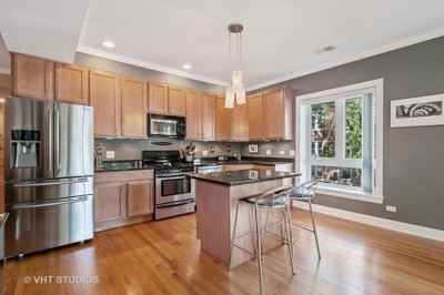 3 BR for rent — 900 W Agatite Ave, Chicago 3