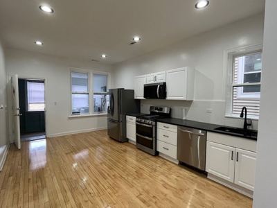 2 BR for rent — 820 N Leavitt St #2, Chicago 2