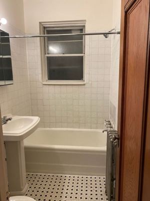 1 BR for rent — 3046 N Laramie Ave #2R, Chicago 2