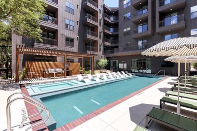 Studio for rent — 7618 Burnet Rd, Austin 2