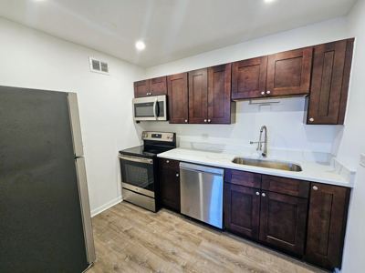 Studio for rent — 2250 N Lincoln Ave, Chicago 1