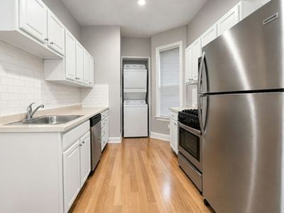 2 BR for rent — 908 W Montrose Ave, Chicago 3