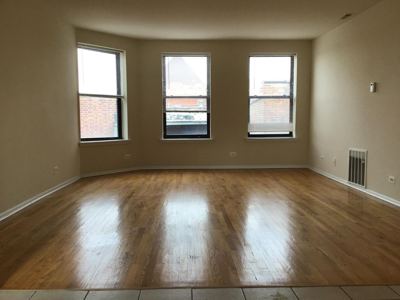 4 BR for rent — 6223 S University Ave #306, Chicago 2