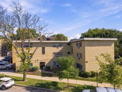 2 BR for rent — 7603 N Greenview Ave APT 101, Chicago 1