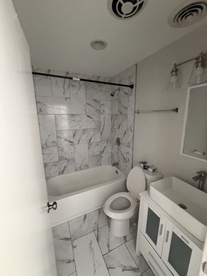 1 BR for rent — 3018 E Cheltenham Pl, Chicago 3