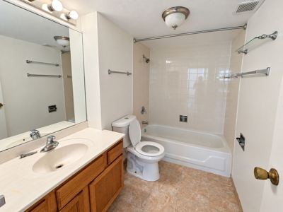 2 BR for rent — 606.01 E Woodland Park Ave #302, Chicago 3